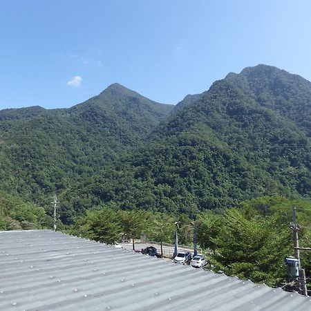 Courier Station Hotel Wulai Bagian luar foto