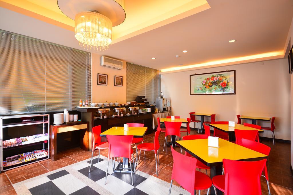 Courier Station Hotel Wulai Bagian luar foto