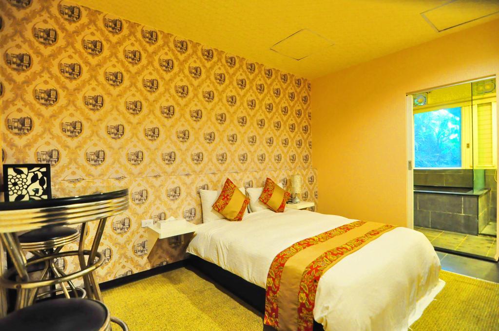 Courier Station Hotel Wulai Bagian luar foto