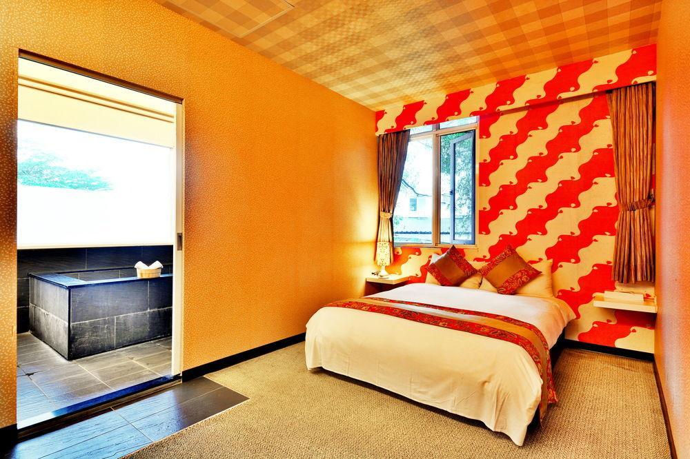 Courier Station Hotel Wulai Bagian luar foto
