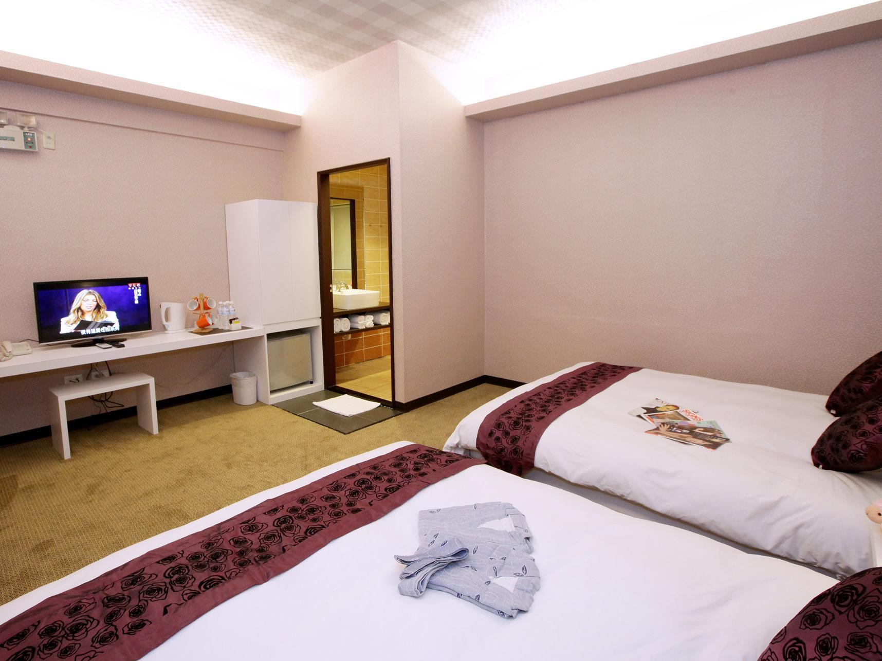 Courier Station Hotel Wulai Bagian luar foto
