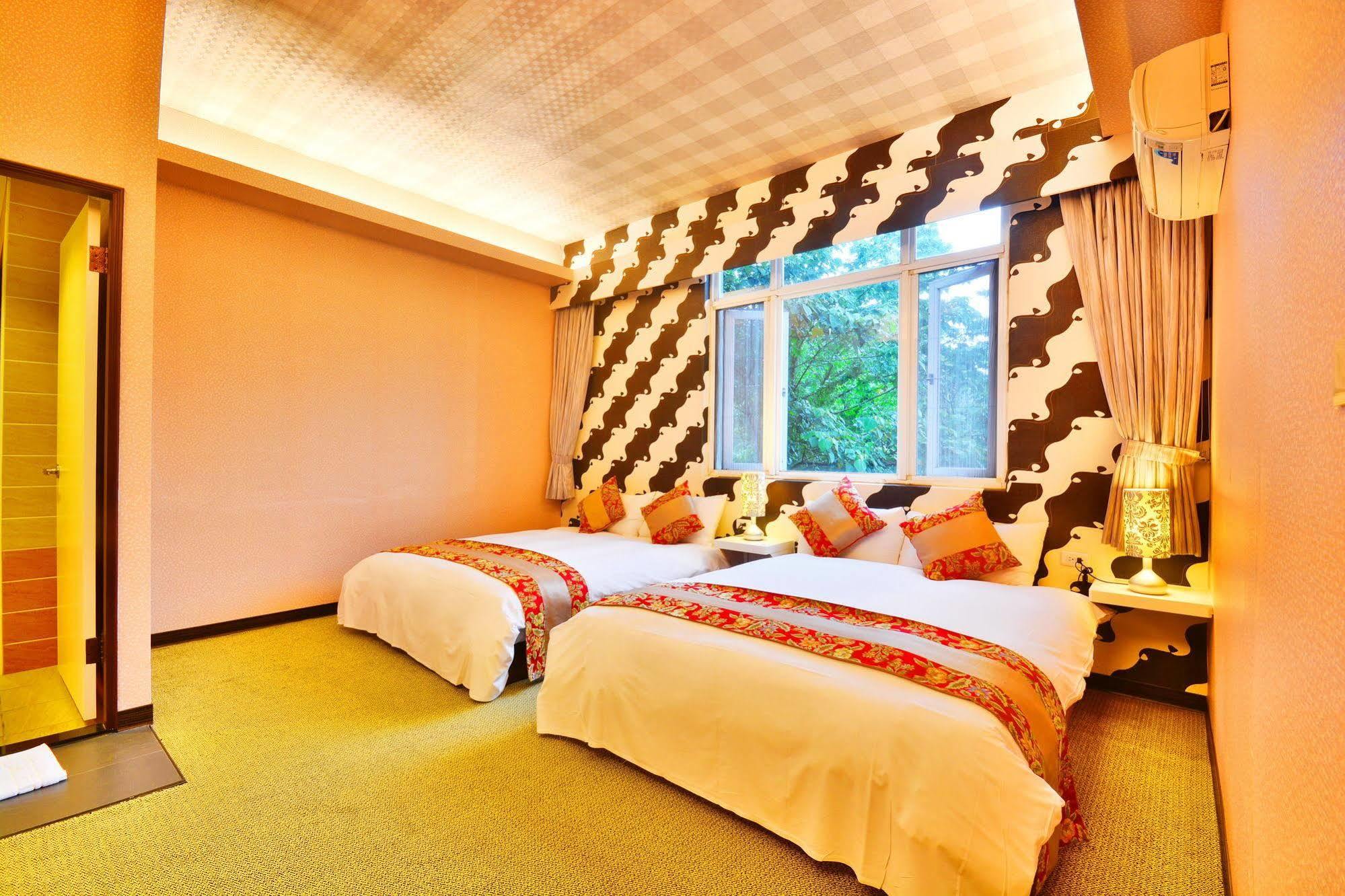 Courier Station Hotel Wulai Bagian luar foto