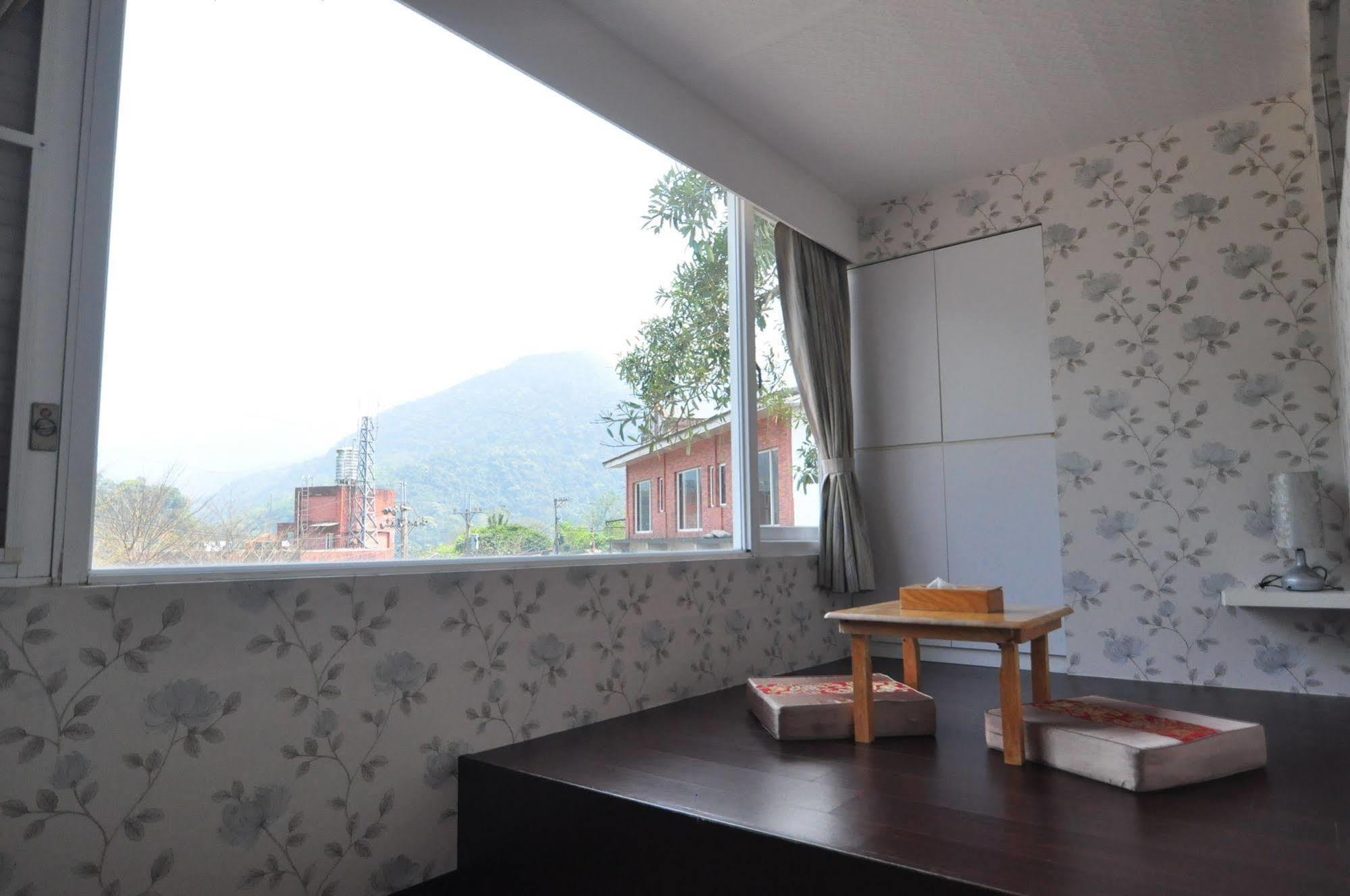 Courier Station Hotel Wulai Bagian luar foto